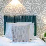Boutique Sleep 12 *